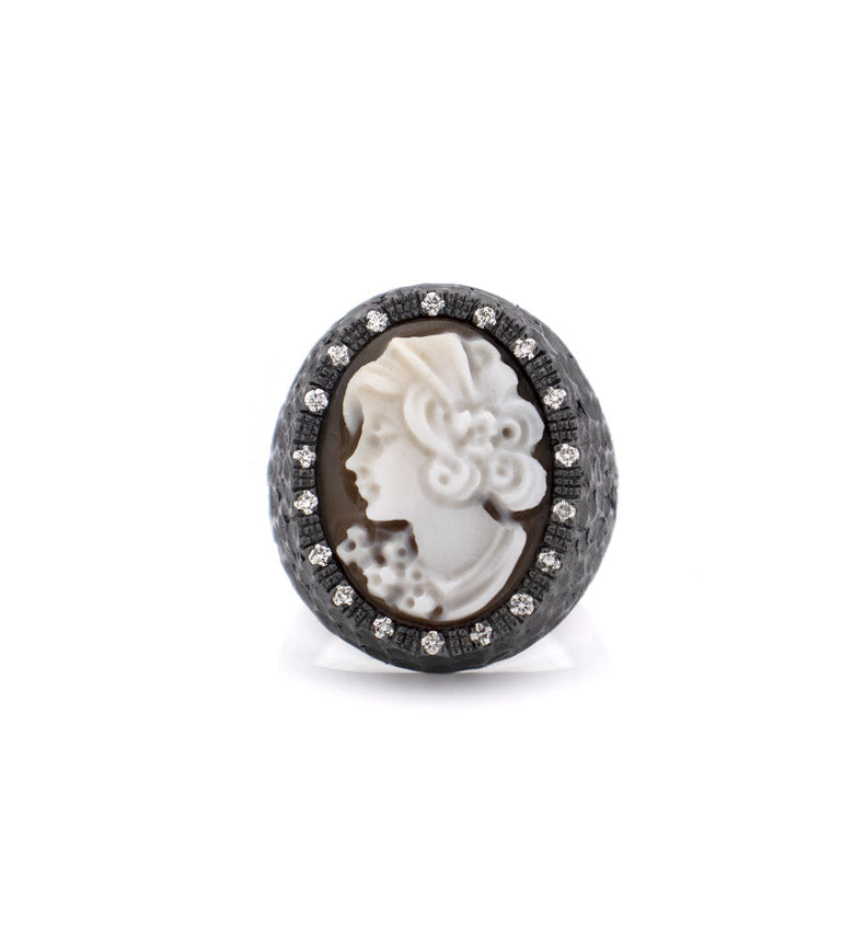 "LADY PROFILE" — hand-carved cameo ring by AMEDEO