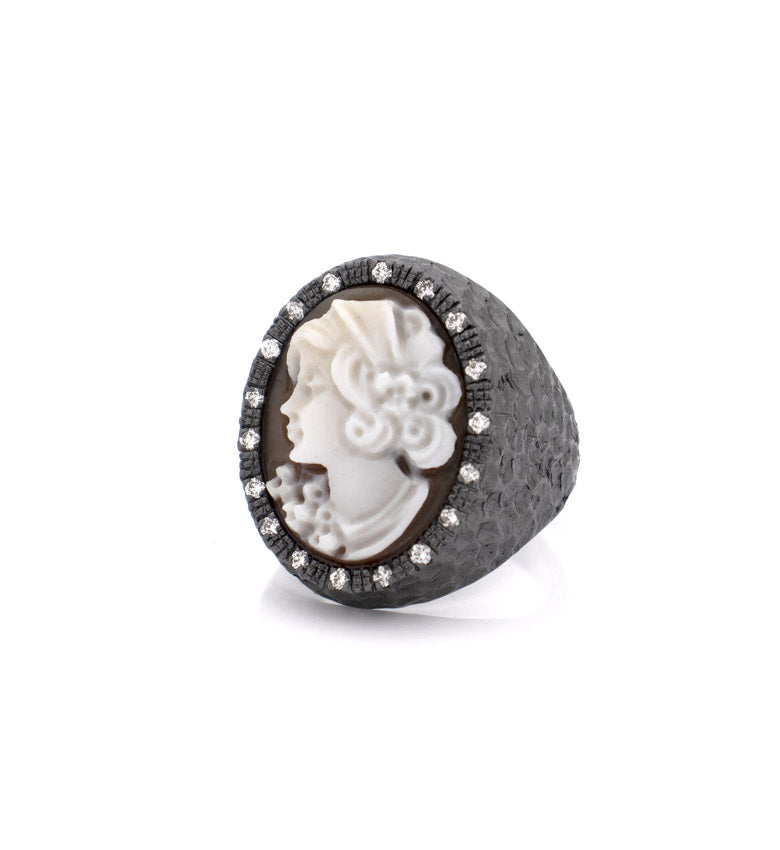 "LADY PROFILE" — hand-carved cameo ring by AMEDEO