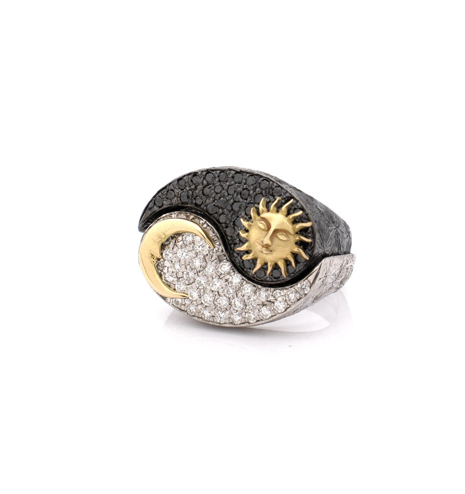 "CUDDLES" BLACK & WHITE — hand-carved cameo ring by AMEDEO