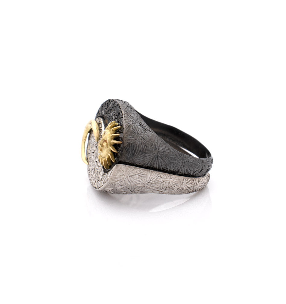 "CUDDLES" BLACK & WHITE — hand-carved cameo ring by AMEDEO
