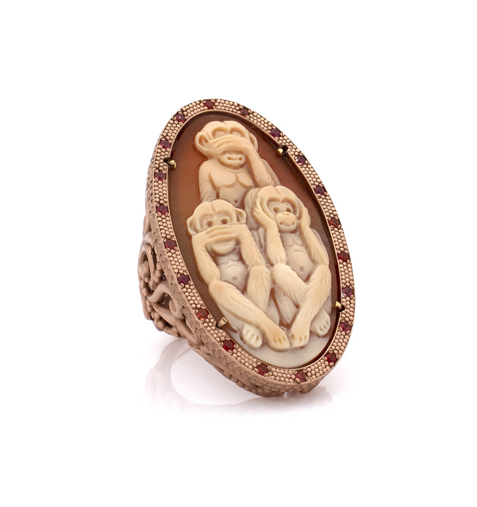 "WISE MONKEYS" — hand-carved cameo ring by AMEDEO
