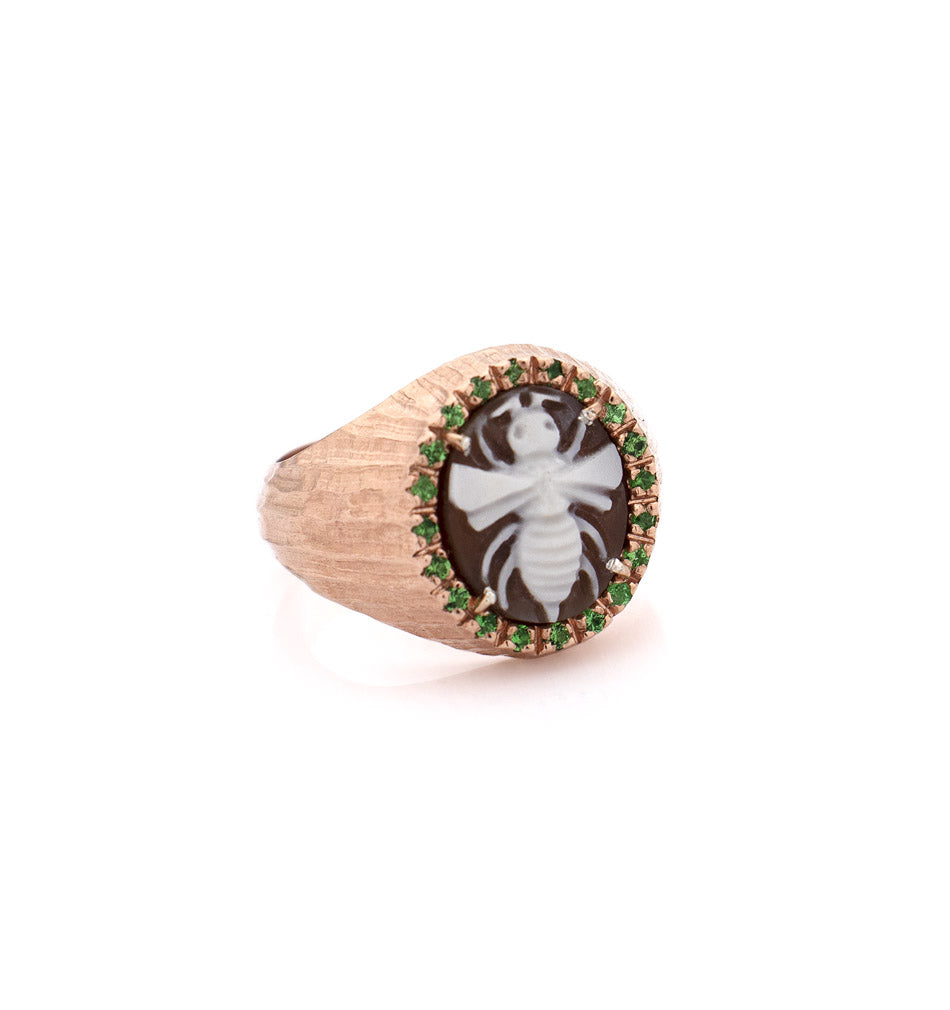 MINI "BEE" — hand-carved cameo ring by AMEDEO