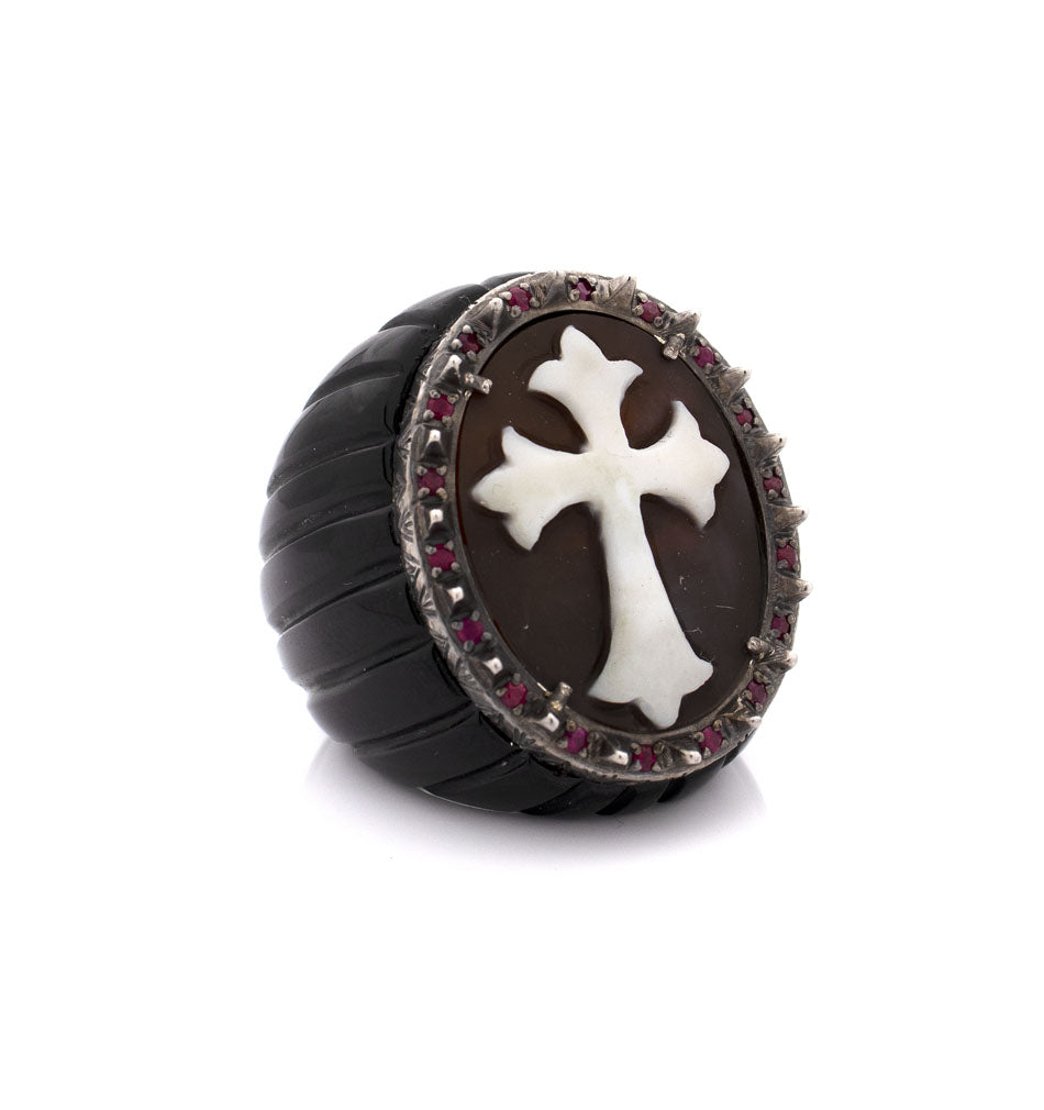"GOTHIC CROSS" — hand-carved cameo ring by AMEDEO
