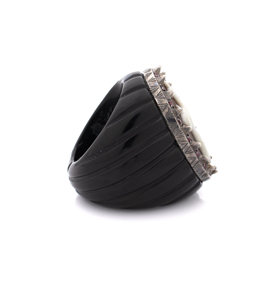 "GOTHIC CROSS" — hand-carved cameo ring by AMEDEO